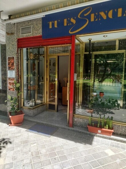 Local commercial dans Móstoles, Madrid à louer - Photo de l’immeuble – Image 2 sur 3