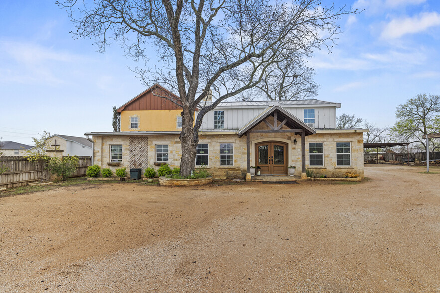 1007 Friendship Ln, Fredericksburg, TX à vendre - Photo principale – Image 1 sur 32