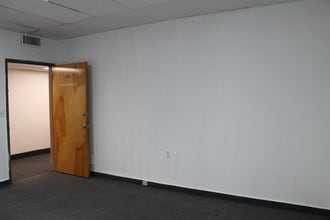 656-696 NE 125th St, North Miami, FL à louer Autre– Image 1 sur 3