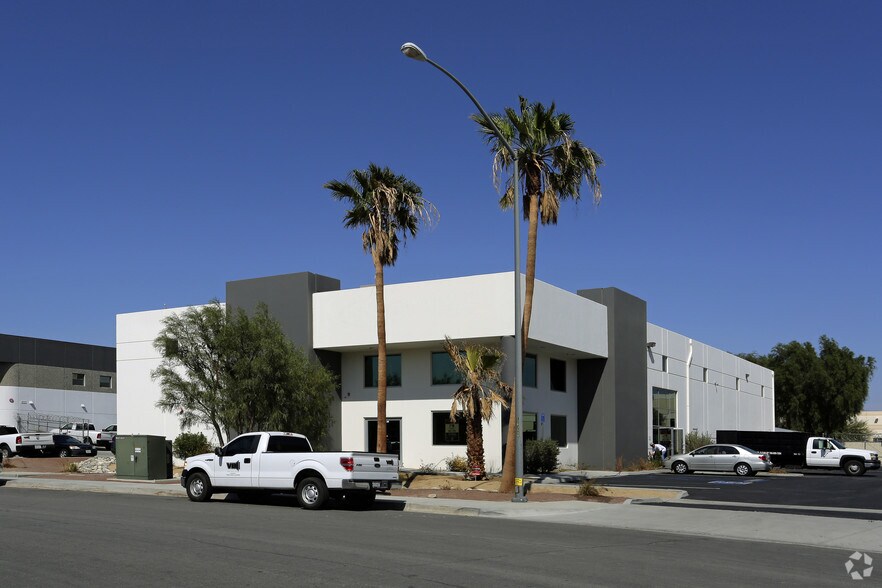 72232 Corporate Way, Thousand Palms, CA à louer - Photo principale – Image 1 sur 5