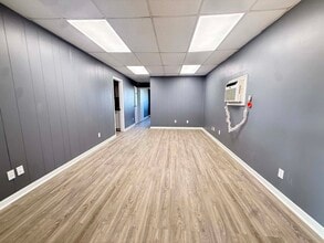 1812 W D St, La Porte, TX à louer Photo intérieure– Image 2 sur 9
