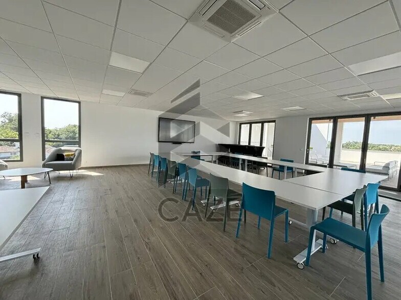 Bureau dans Artigues-près-Bordeaux à louer - Photo de l’immeuble – Image 2 sur 10