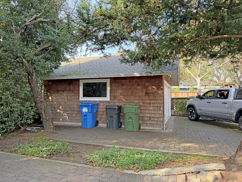 1025 5th St, Novato, CA à vendre - Photo de l’immeuble – Image 2 sur 27