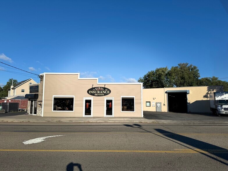 75 Montauk Highway Blue Point NY portefeuille de 2 biens à vendre sur LoopNet.fr - Photo de l’immeuble – Image 3 sur 6