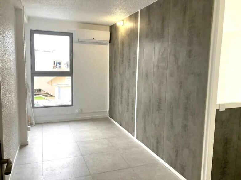 2208 Route De Grasse, Antibes à louer - Photo de l’immeuble – Image 1 sur 4