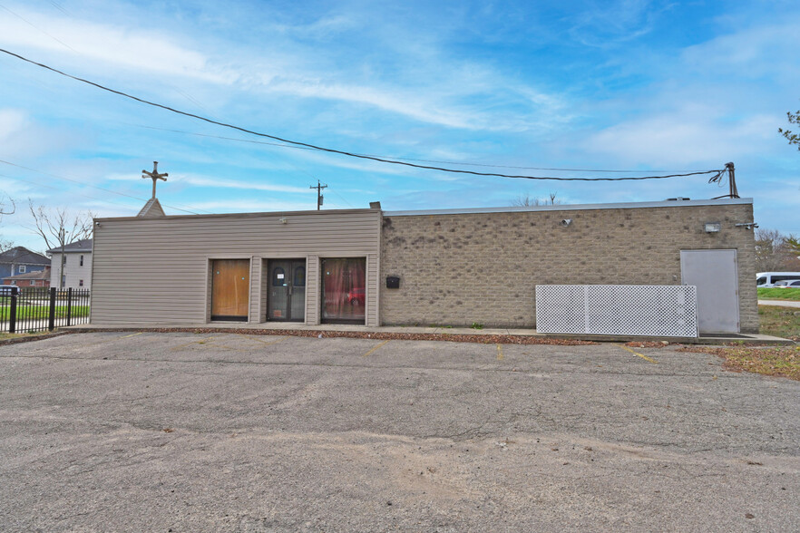 206 E. Galbraith portefeuille de 2 biens à vendre sur LoopNet.fr - Photo de l’immeuble – Image 2 sur 36