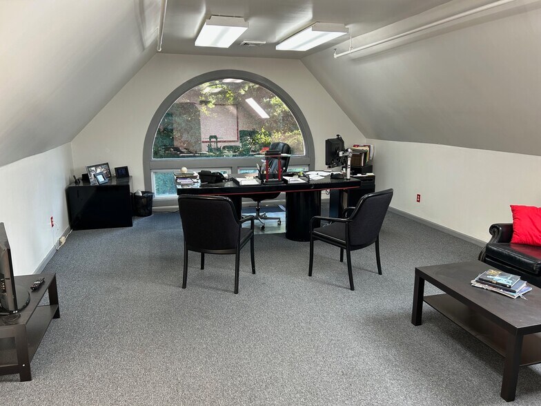 1698 Post Rd E, Westport, CT à louer - Photo intérieure – Image 2 sur 15