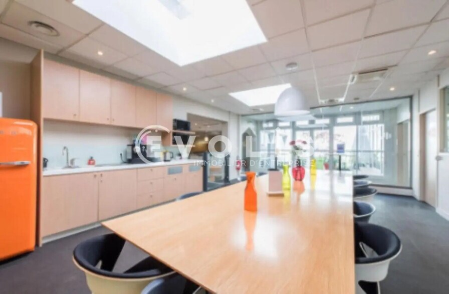 Bureau dans Neuilly-sur-Seine à louer - Photo de l’immeuble – Image 2 sur 12