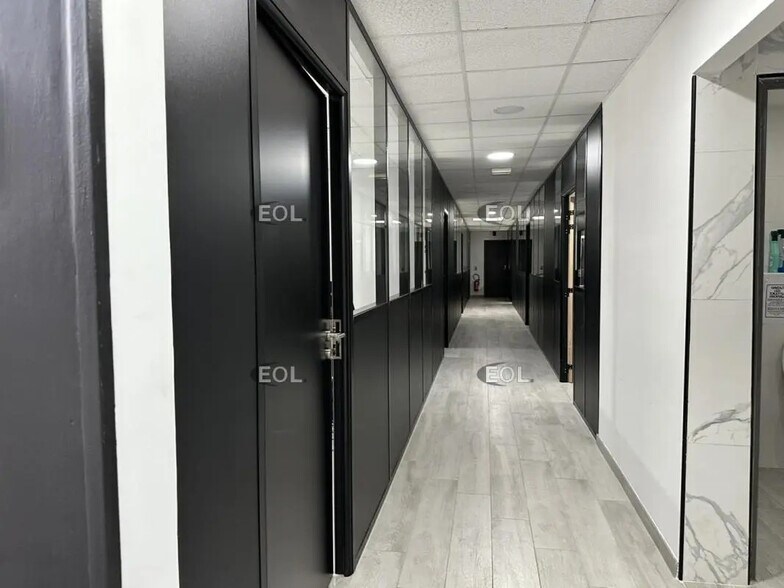 Local d'activités dans Les Pennes-Mirabeau à vendre - Photo intérieure – Image 3 sur 8