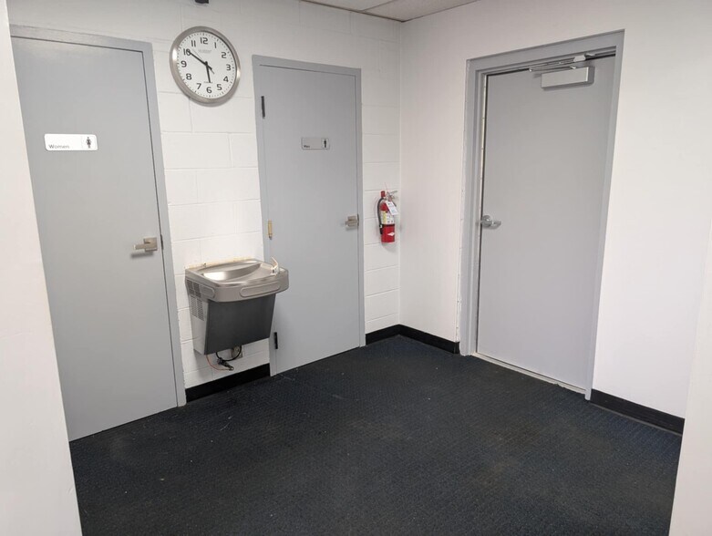 11353 Lebanon Rd, Cincinnati, OH à louer - Photo de l’immeuble – Image 3 sur 13