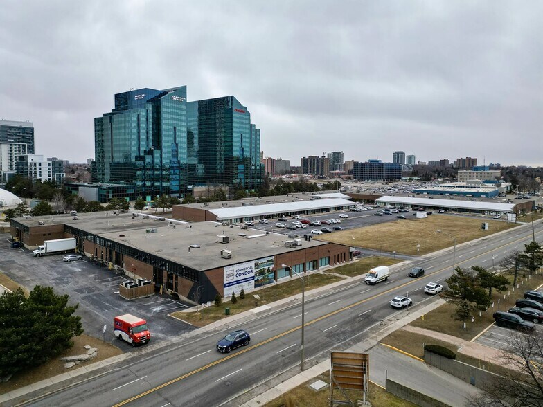 280 Consumers Rd, Toronto, ON à vendre - Photo de l’immeuble – Image 1 sur 2