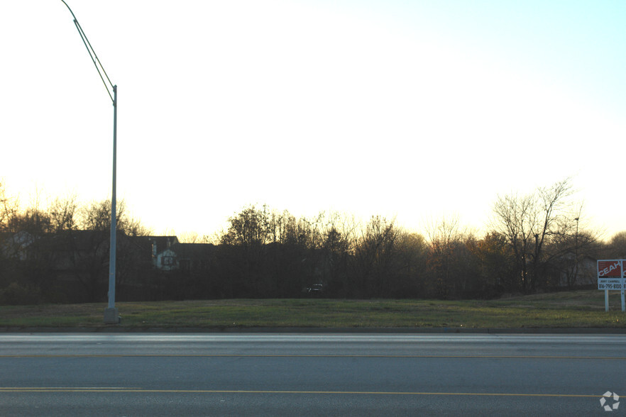 2451 NW Park Rd, Blue Springs, MO à vendre - Photo de l’immeuble – Image 3 sur 10