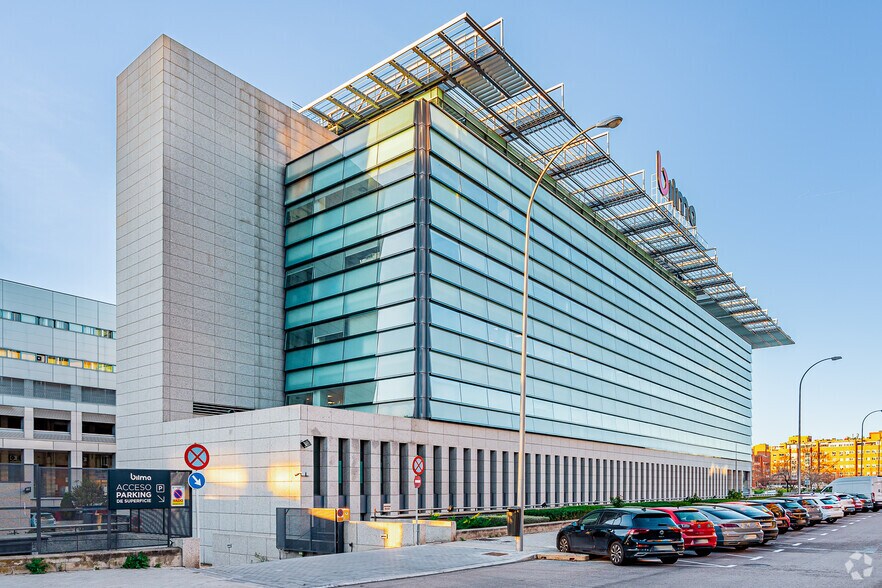 Calle de María Tubau, 9, Madrid, Madrid à louer - Photo de l’immeuble – Image 3 sur 35