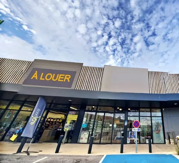 Local commercial dans Chasseneuil-du-Poitou à louer - Photo de l’immeuble – Image 1 sur 3