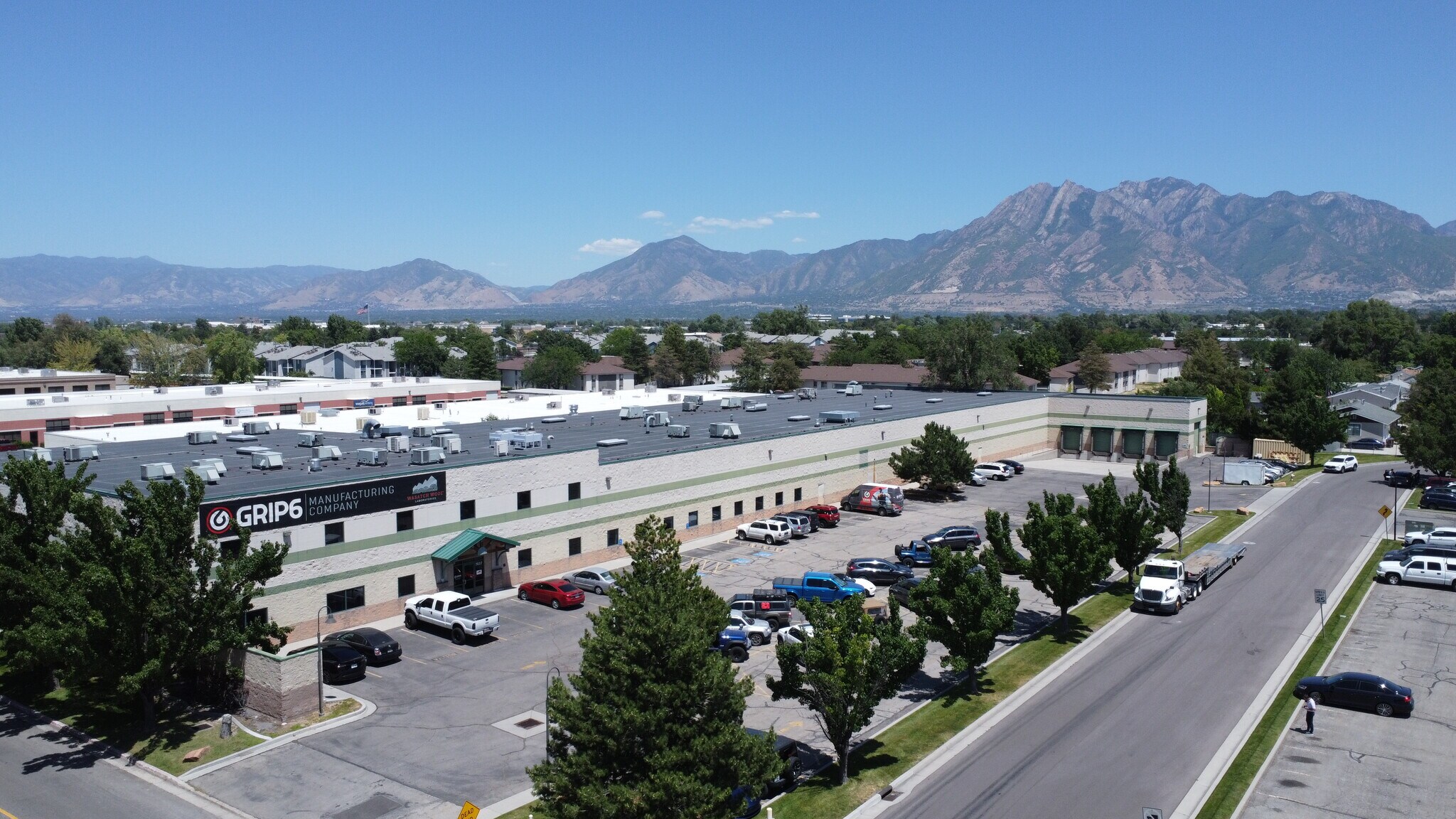 7037 S High Tech Dr, Midvale, UT à vendre Photo de l’immeuble– Image 1 sur 31