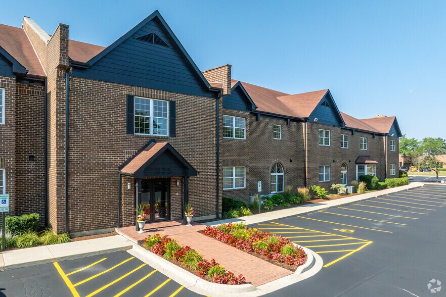 825 E Golf Rd, Arlington Heights, IL à louer - Photo de l’immeuble – Image 3 sur 16