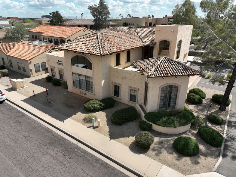8669 E San Alberto Dr, Scottsdale, AZ à louer - Photo de l’immeuble – Image 1 sur 13