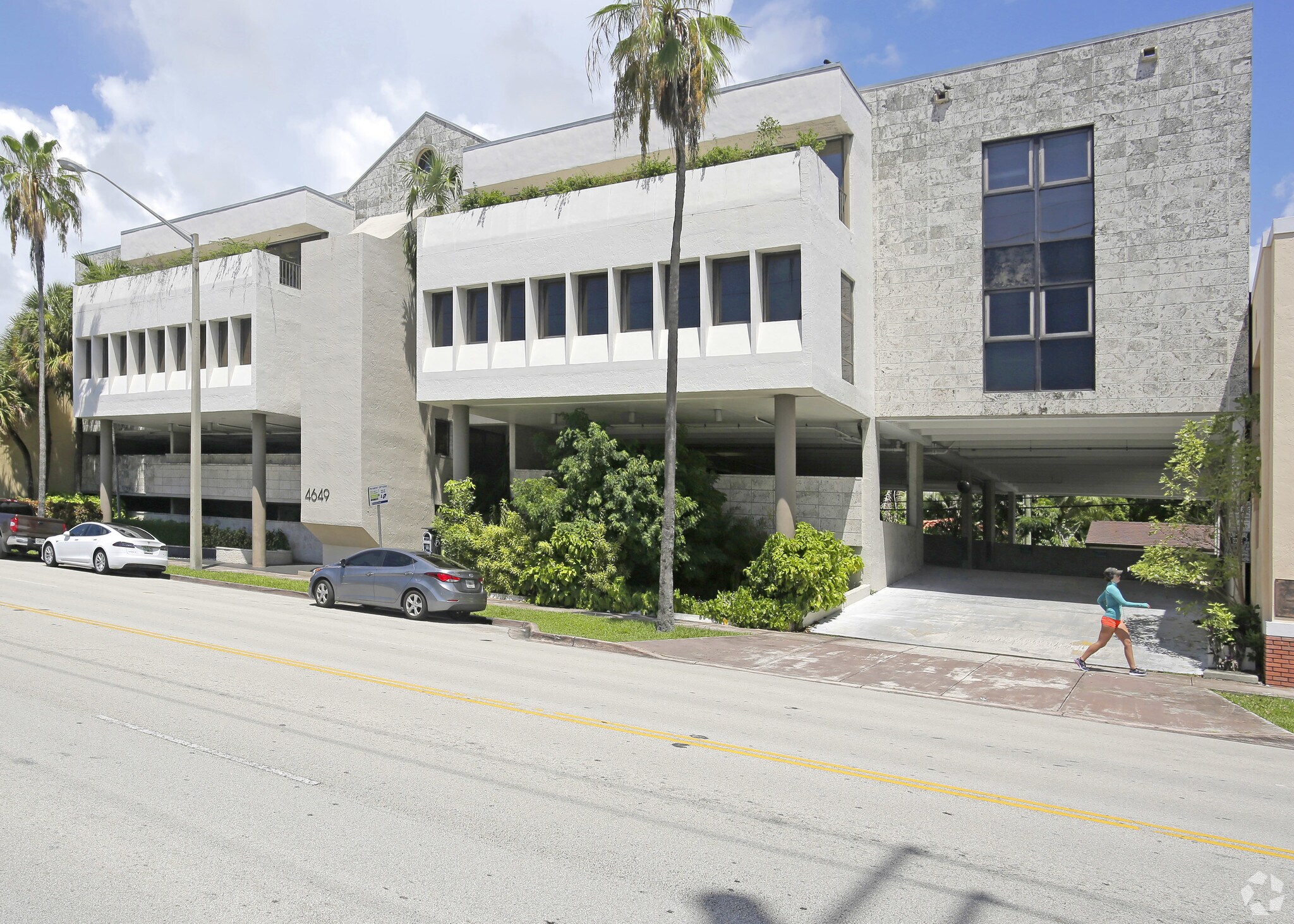 4649 Ponce de Leon Blvd, Coral Gables, FL à louer Photo principale– Image 1 sur 5