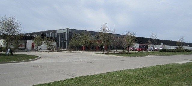 630 Kernaghan Ave, Winnipeg, MB à louer - Photo principale – Image 1 sur 1