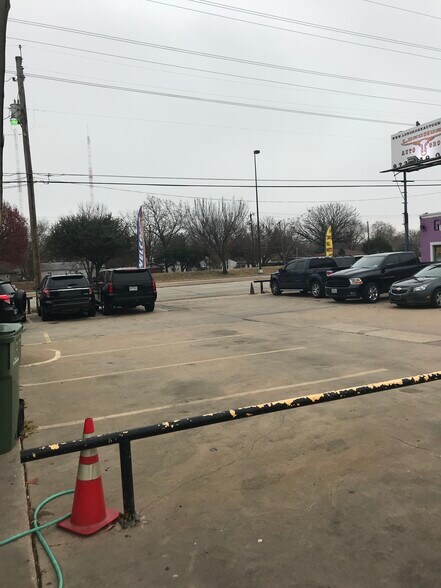 2085 S Garland Ave, Garland, TX à louer - Photo de l’immeuble – Image 3 sur 5