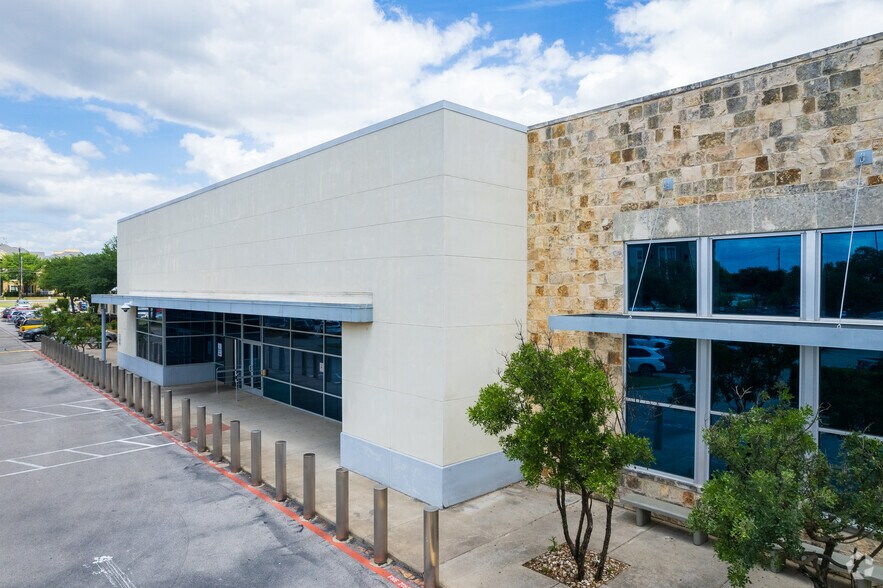 5015 S IH-35, Austin, TX à louer - Photo de l’immeuble – Image 1 sur 5