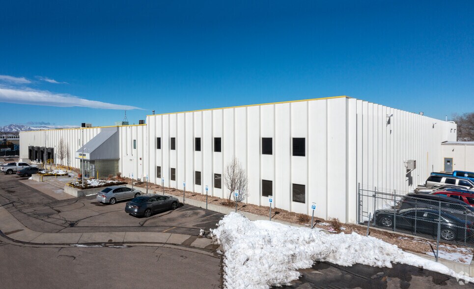 1351 W Stanford Ave, Englewood, CO à louer - Photo de l’immeuble – Image 1 sur 20