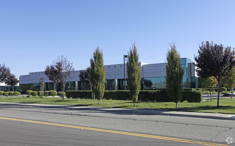95 E Airway Blvd, Livermore, CA à louer - Photo de l’immeuble – Image 2 sur 8
