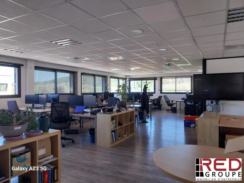 Bureau dans Éguilles à vendre - Photo de l’immeuble – Image 2 sur 4