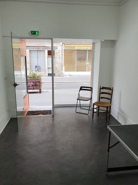 Local commercial dans Paris à louer - Photo de l’immeuble – Image 1 sur 2