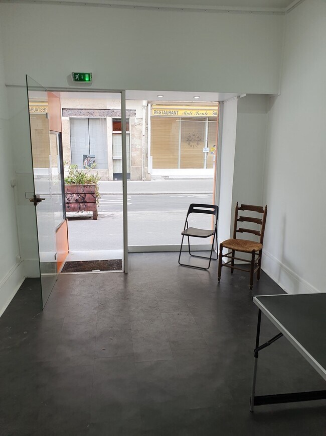 Plus de détails pour Local commercial à louer