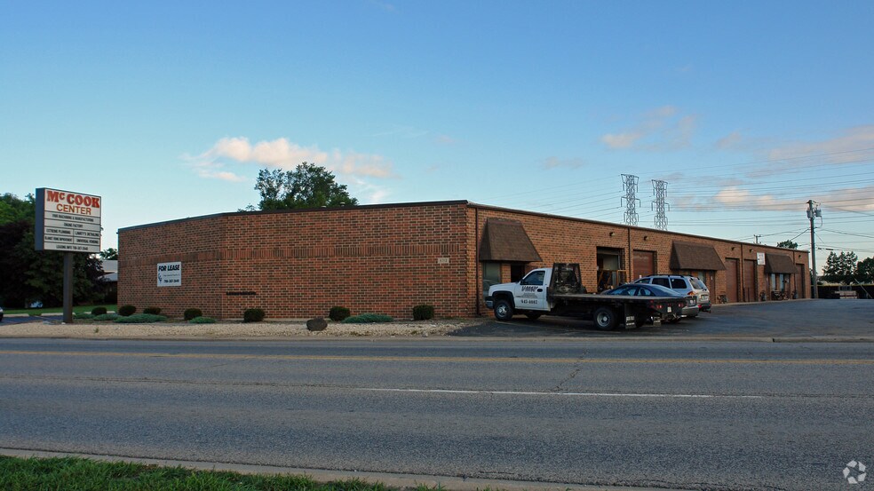 8312 Joliet Rd, McCook, IL à louer - Photo de l’immeuble – Image 2 sur 4