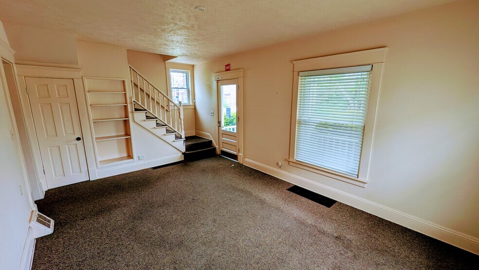 607 Lincolnway W, Mishawaka, IN à louer - Photo de l’immeuble – Image 3 sur 16