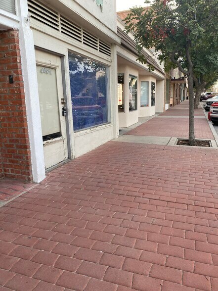 415 Center St, Taft, CA à vendre - Photo de l’immeuble – Image 2 sur 11