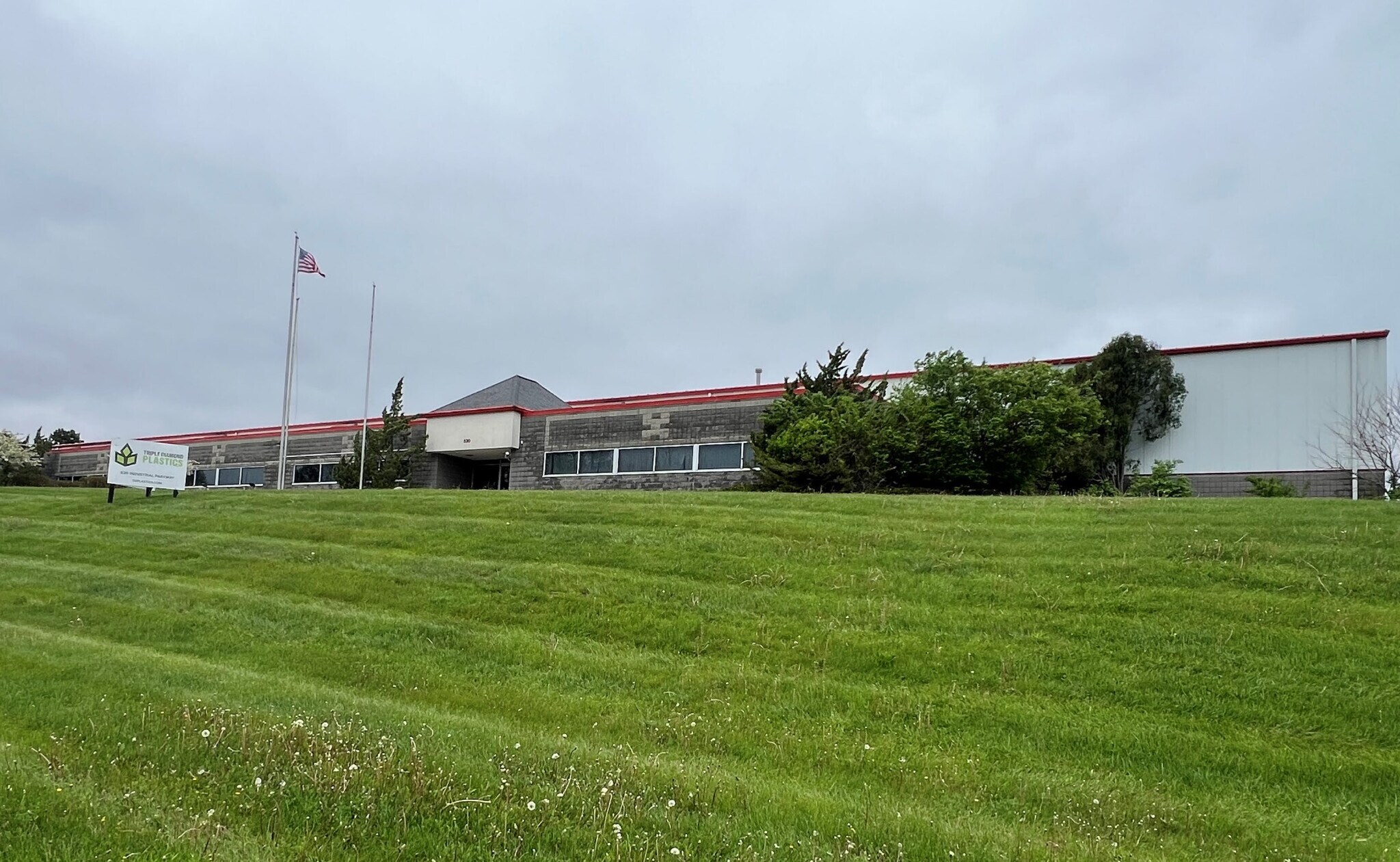 530 Industrial Pky, Jonesville, MI à louer Photo principale– Image 1 sur 9
