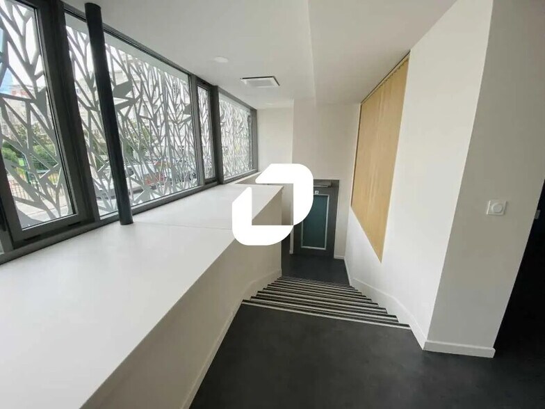 Bureau dans Lyon à louer - Photo de l’immeuble – Image 2 sur 12