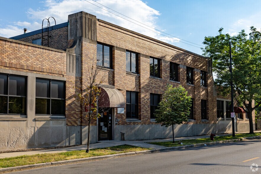 2225 W Harrison St, Chicago, IL à louer - Photo de l’immeuble – Image 2 sur 2