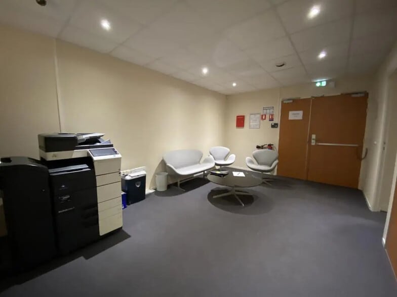 Bureau dans Rennes à vendre - Photo de l’immeuble – Image 2 sur 7
