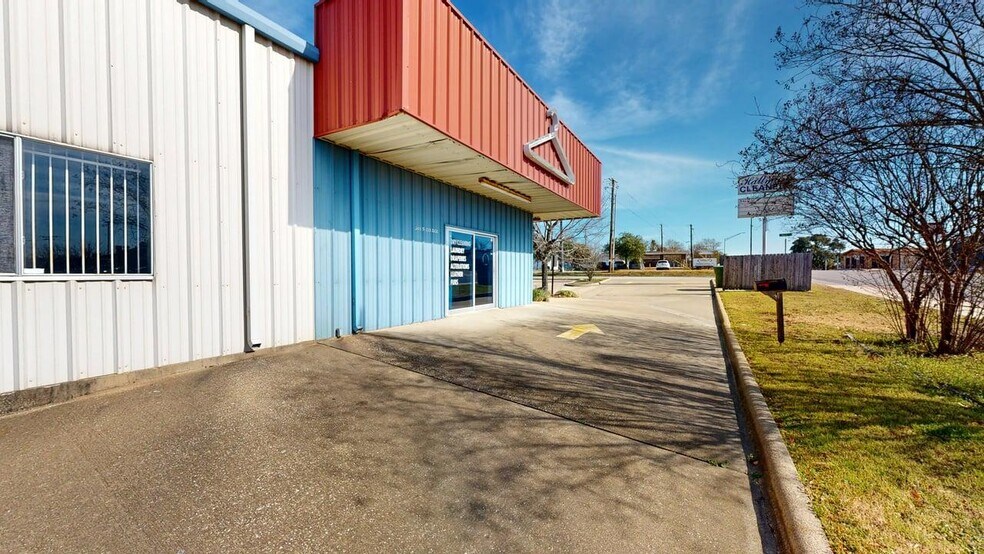 3611 S College Ave, Bryan, TX à vendre - Photo de l’immeuble – Image 3 sur 13