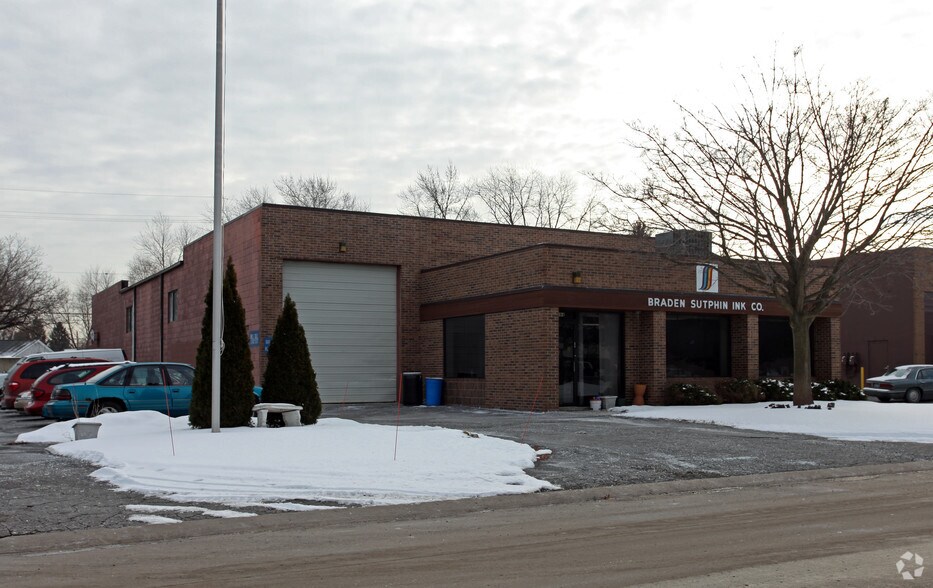 11898 Belden Ct, Livonia, MI à vendre - Photo de l’immeuble – Image 2 sur 2