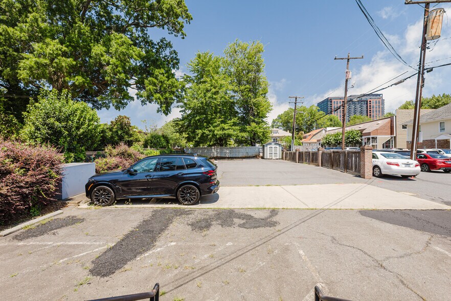 1814 Euclid Ave, Charlotte, NC à louer - Photo de l’immeuble – Image 3 sur 45