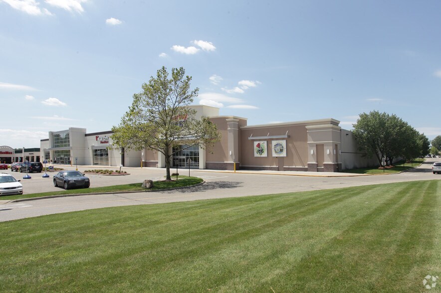 4120-4250 28th St SE, Kentwood, MI à louer - Photo de l’immeuble – Image 2 sur 2