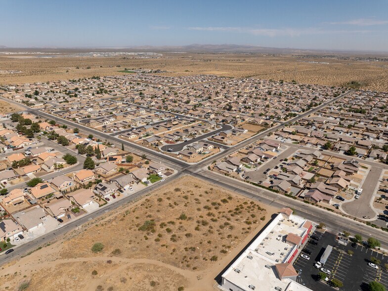 Cactus Rd, Adelanto, CA à louer - Aérien – Image 2 sur 5