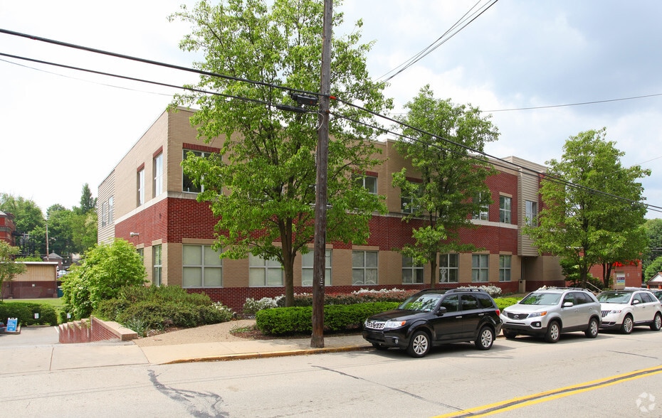5608 Wilkins Ave, Pittsburgh, PA à vendre - Photo de l’immeuble – Image 2 sur 7