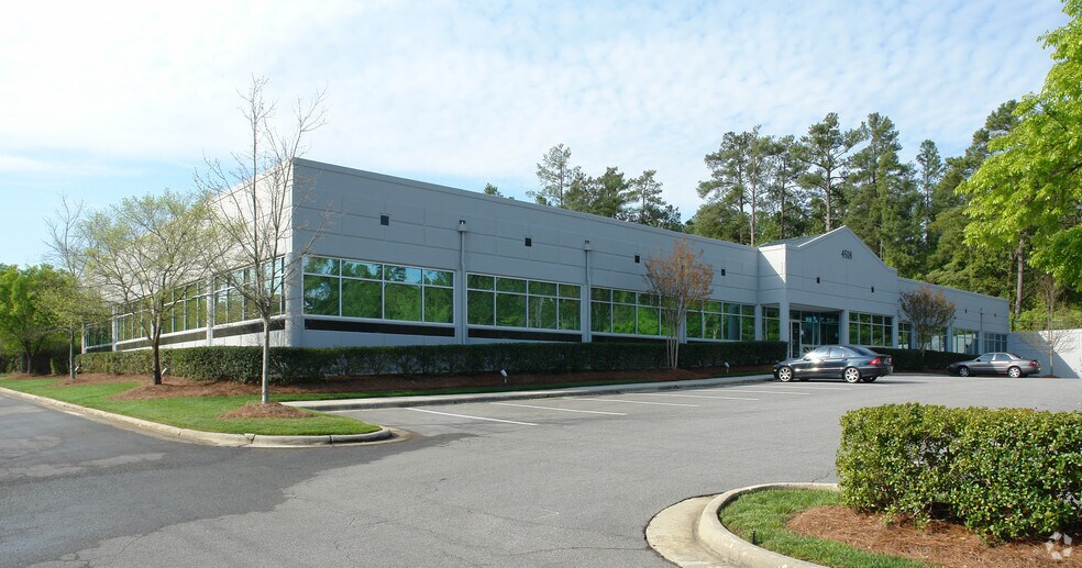 4518 S Miami Blvd, Durham, NC à louer - Photo de l’immeuble – Image 2 sur 4