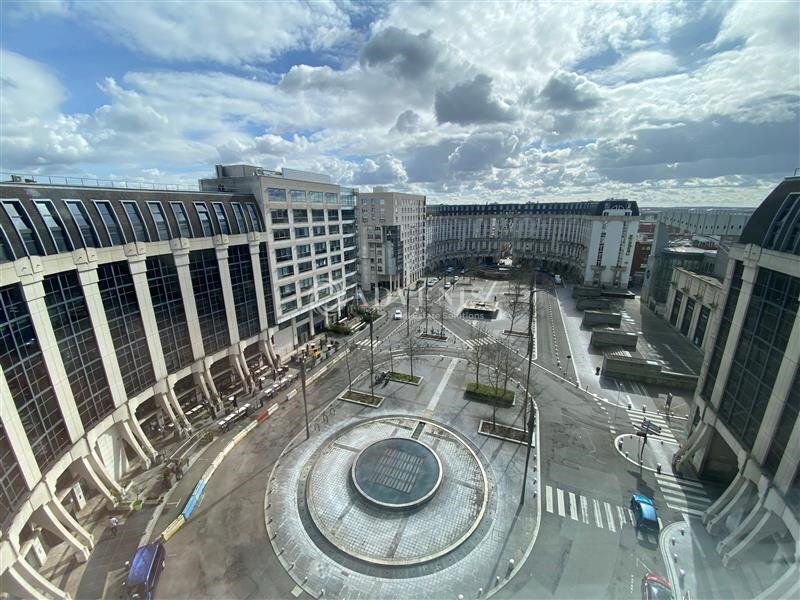 1415 Place Georges Pompidou, Montigny-le-Bretonneux à louer Photo de l’immeuble– Image 1 sur 8