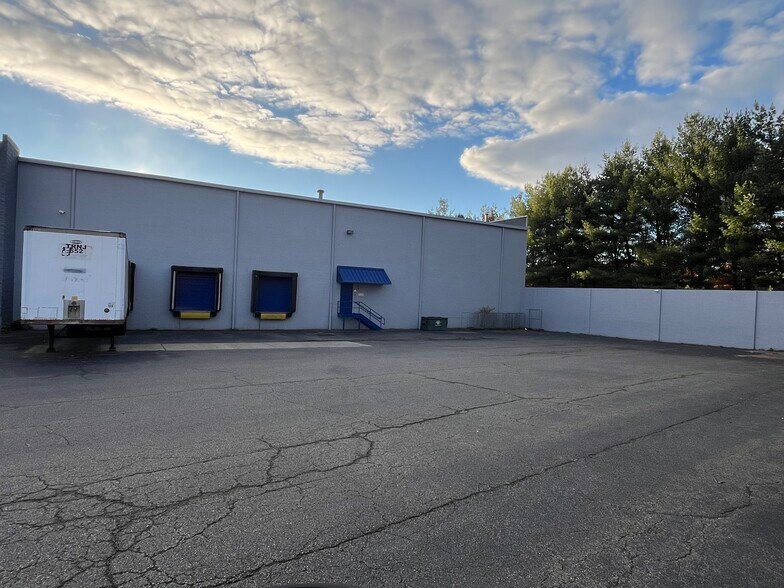 37 Farinella Dr, East Hanover, NJ à vendre - Photo de l’immeuble – Image 2 sur 2