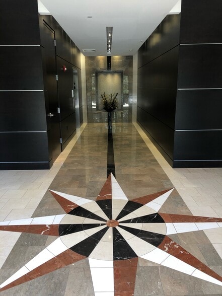 5640 Dillard Dr, Cary, NC à louer - Hall d’entrée – Image 3 sur 4