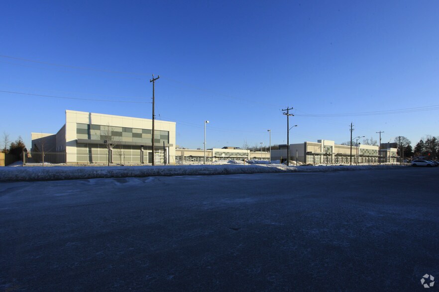 10 Mallard Rd, Toronto, ON à vendre - Photo de l’immeuble – Image 2 sur 9