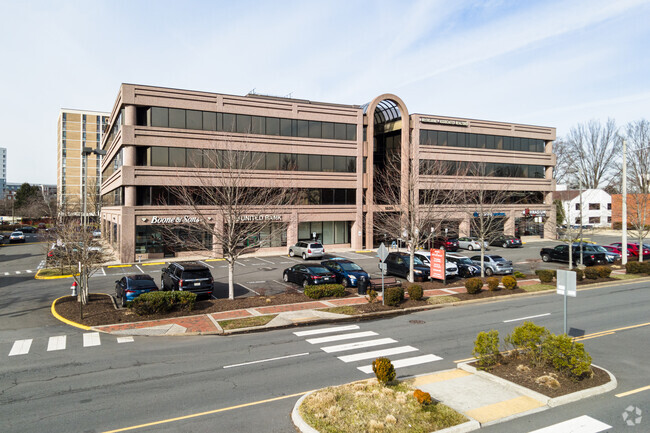 Plus de détails pour 1320 Old Chain Bridge Rd, McLean, VA - Bureau, Bureau/Local commercial à louer