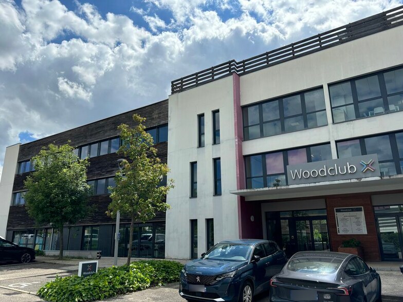 97 Allée Alexandre Borodine, Saint-Priest à louer - Photo de l’immeuble – Image 3 sur 3